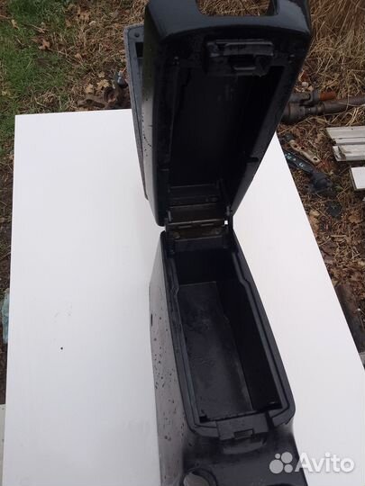 Подлокотник бардачок Nissan