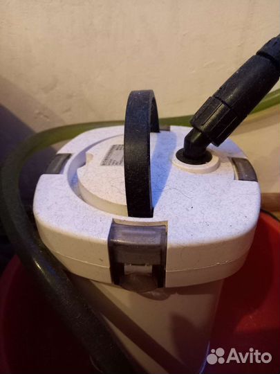 Аквариум с рыбками и аксессуарами