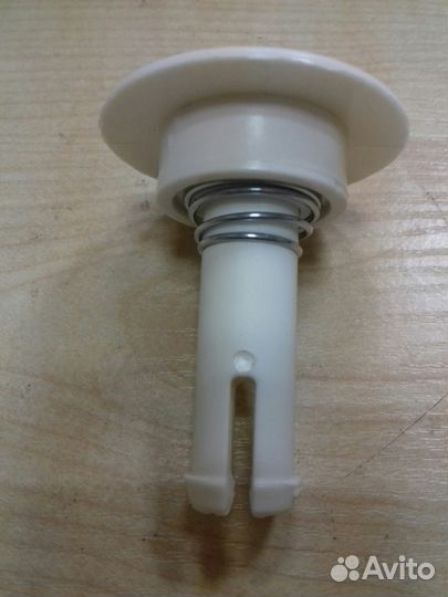 Запчасть на коляску крепление колеса