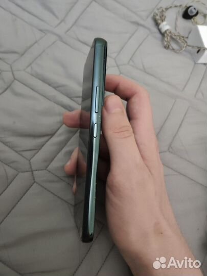 Samsung Galaxy S22, 8/256 ГБ