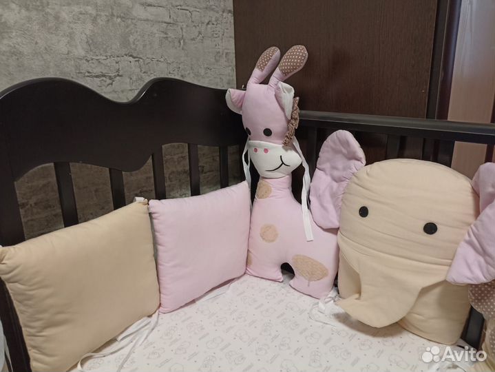 Детская кроватка с маятником и ящиком