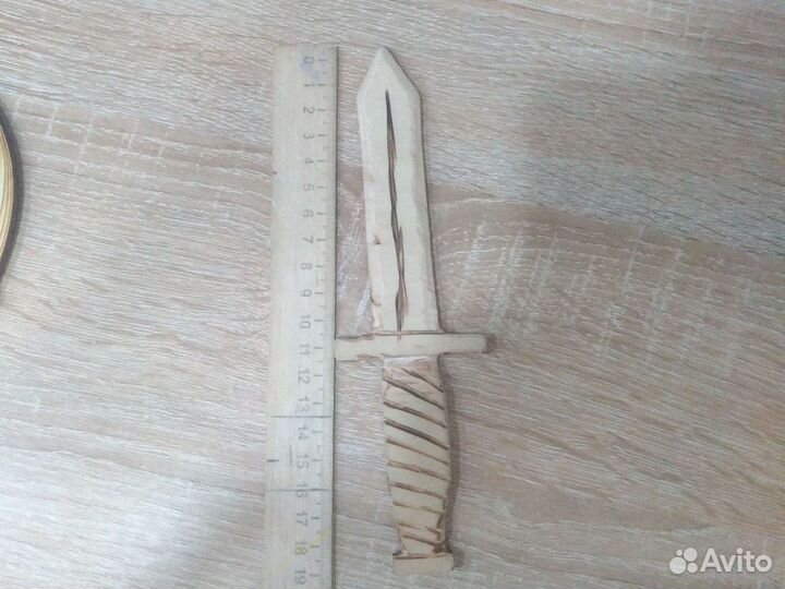Деревянный самодельный ножик