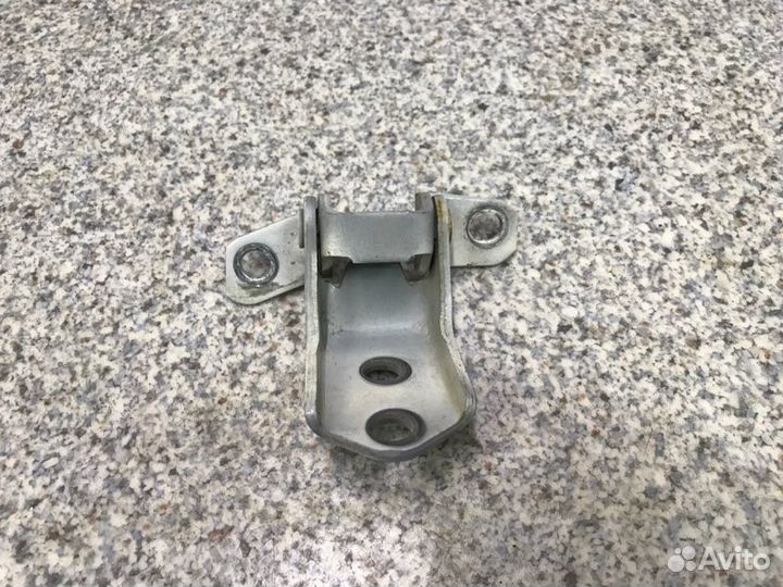 Петля двери задняя левая Mazda 3 BK 2007