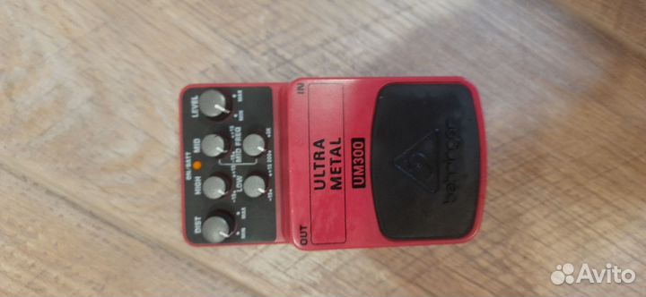 Гитарная педаль disrorshion. Behringer UM 300