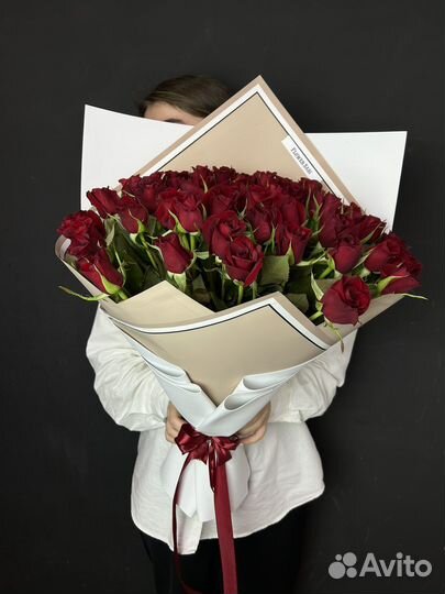 51 роза от 2000