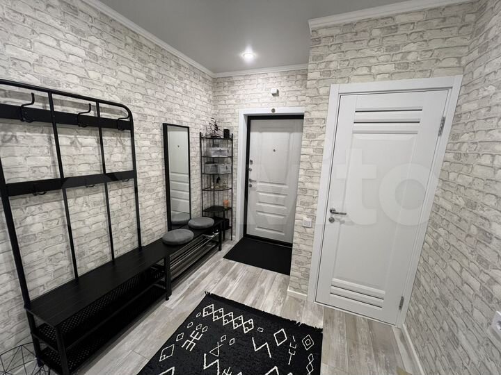 3-к. квартира, 81,1 м², 1/2 эт.