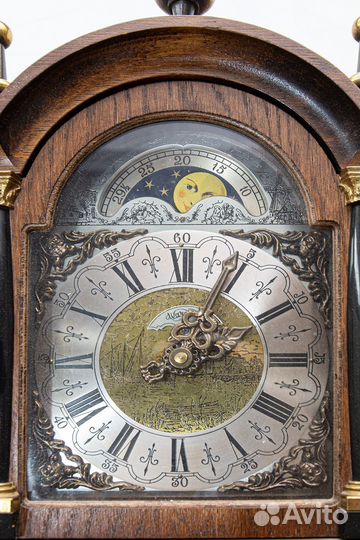 Часы настенные в деревянном корпусе