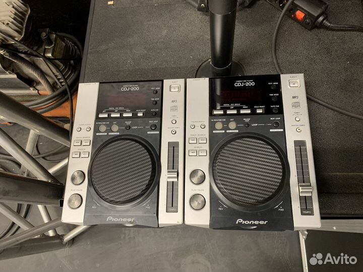 Деки Pioneer CDJ 200