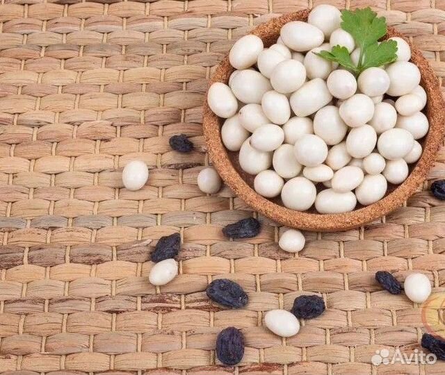 Изюм в белой глазури