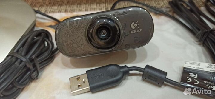 Веб-камера Logitech + микрофон для Skype