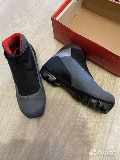 Лыжные ботинки spine