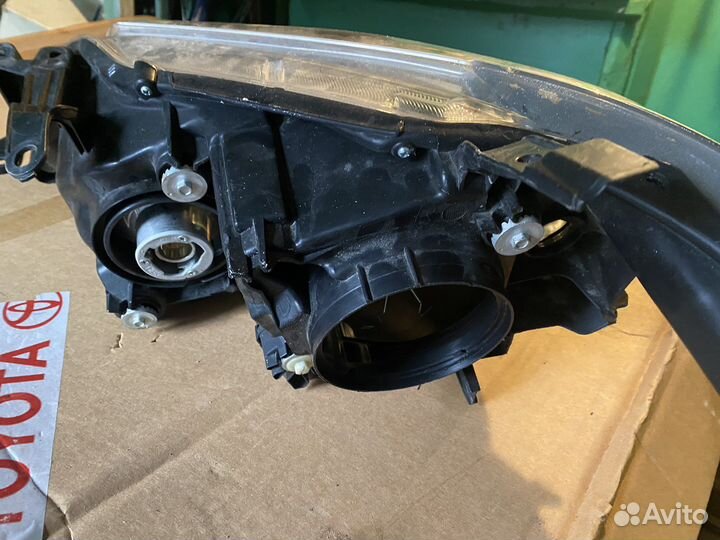 Фара передняя Camry 50