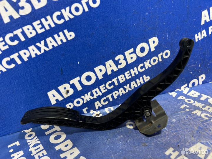 Педаль газа Renault Duster кроссовер 2014