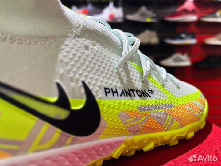 Многошиповки футбольные Nike Phantom Flyknit react