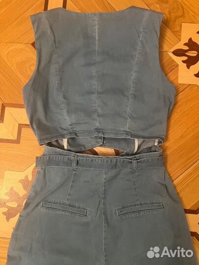 Женский джинсовый комбинезон