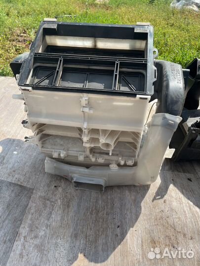 Корпус печки lancer 9