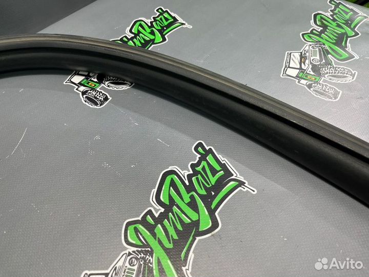 Уплотнительная резинка проема двери левая Lexus