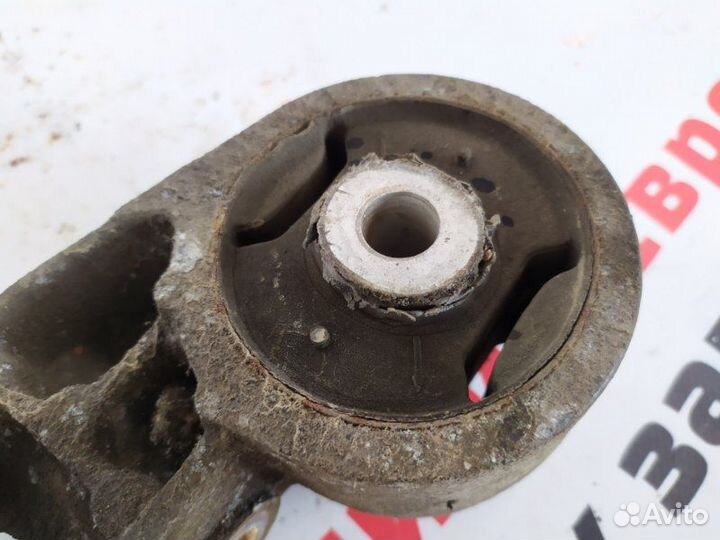 Кронштейн редуктора Mercedes Viano W639 2.1D 2005