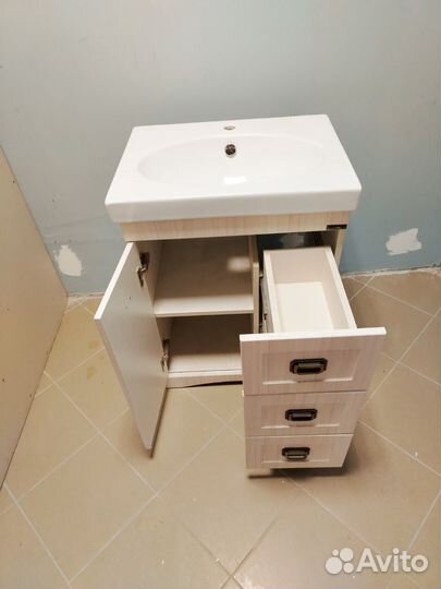 Раковина с тумбой