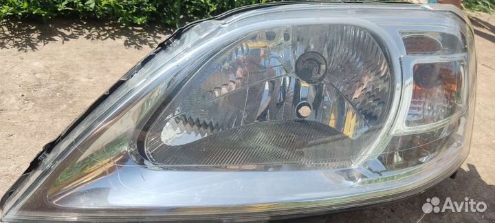 Фары на LADA largus
