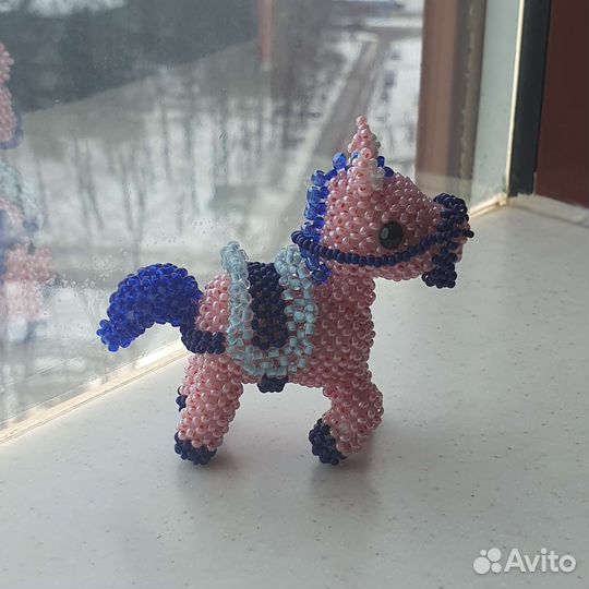 Лошадь игрушка из бисера