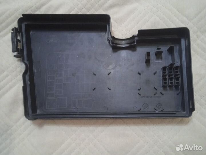 Крышка блока предохранителей Ford Focus