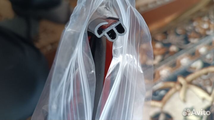 Уплотнитель дверей самоклеющаяся