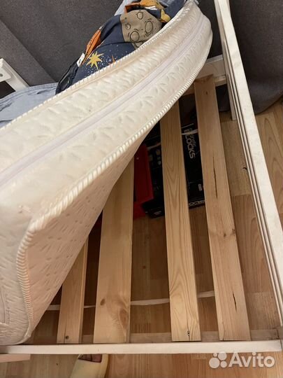 Детская кровать с бортиком