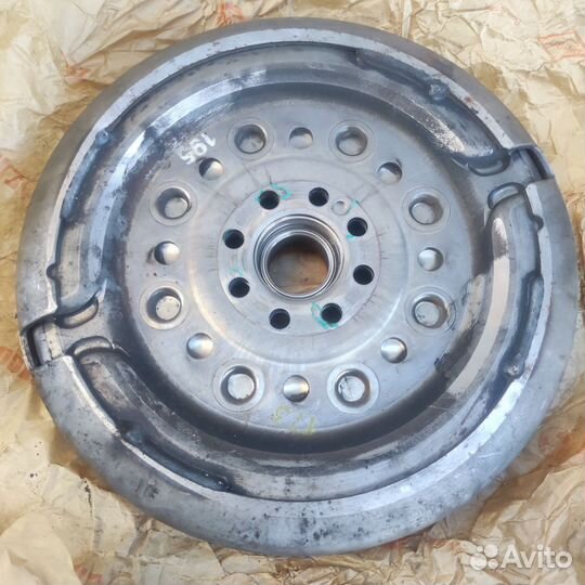 Двухмассовый маховик 06J105266H