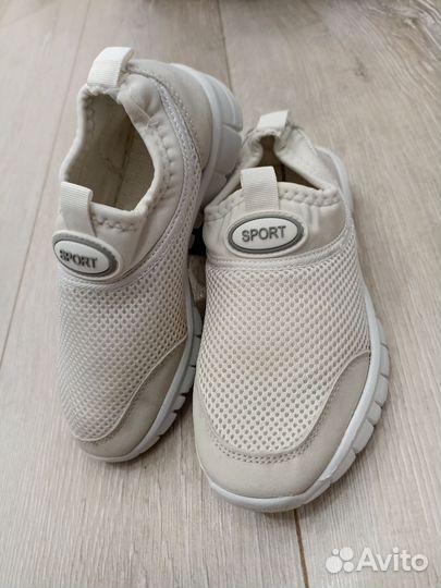 Продам кроссовки (летние)