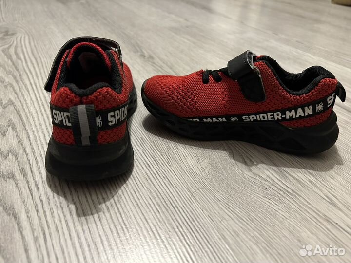 Кроссовки детские 27