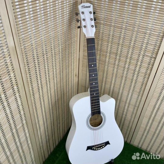 Новая акустическая гитара размер 4\4