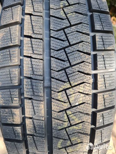 Pirelli Formula Ice 215/55 R17 98T