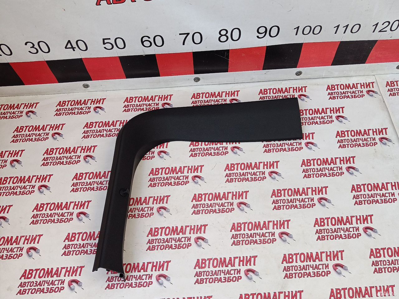 Обшивка крышки багажника правая Омода C5