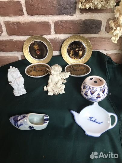 Миниатюрные тарелки, подсвечник Делфт