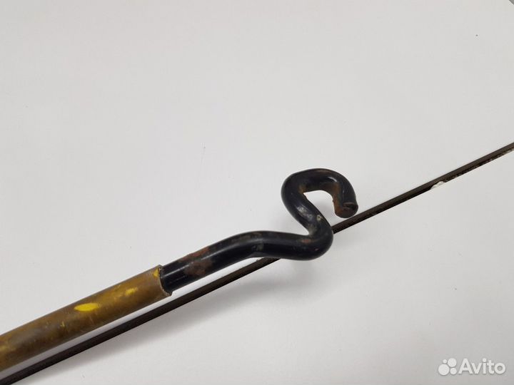 Держатель капота (Ford Focus)