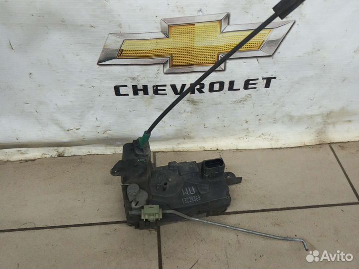 Замок передней левой двери Опель Астра Н