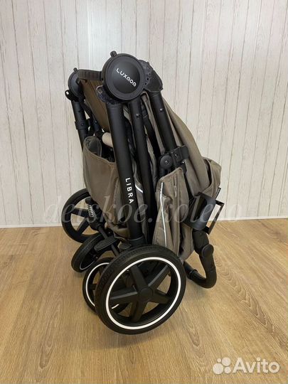 Коляска новая всесезонная Libra