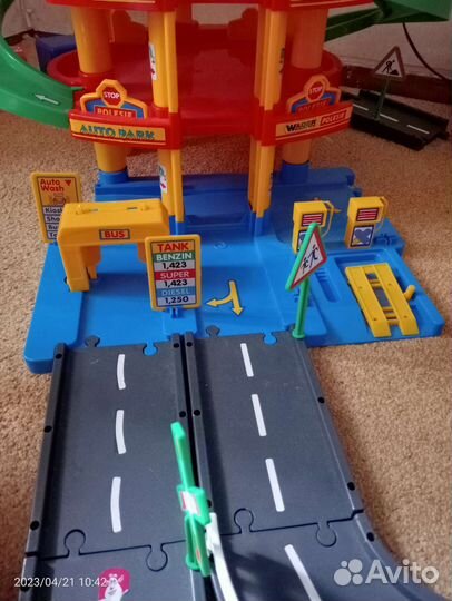 Гараж Паркинг 5-уровнев с дорогой и авто