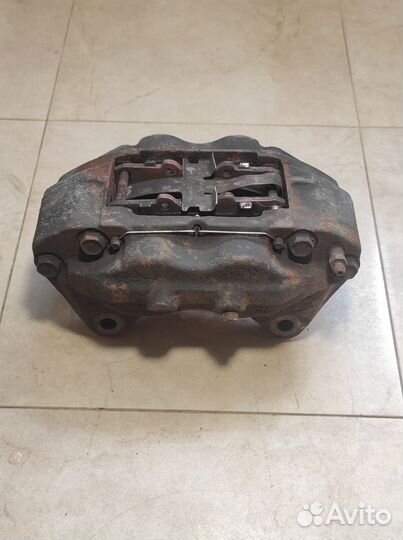 Суппорт передний правый Toyota Land Cruiser Prado