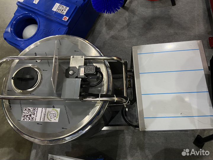 Вертикальный танк охладитель молока 150л Melasty