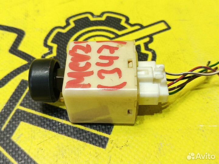 Кнопка подсветки приборной панели Toyota Windom