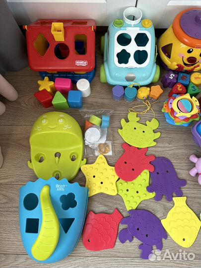 Развивающие игрушки для малышей пакетом