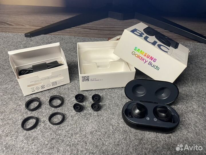 Беспроводные наушники samsung buds