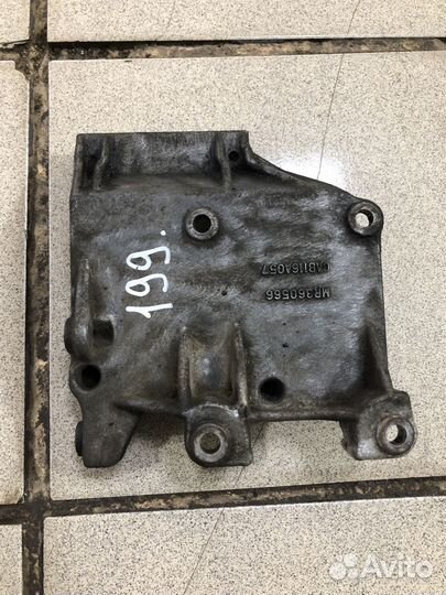 Опора подушка кронштейн Mitsubishi Mirage V