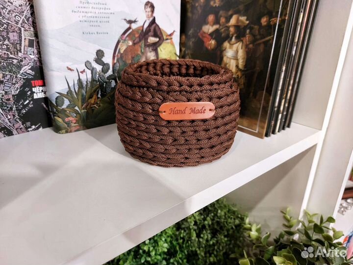 Интерьерная вязаная корзинка ручной работы