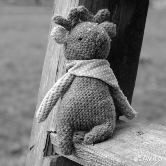 Вязаная игрушка оленёнок Сартр