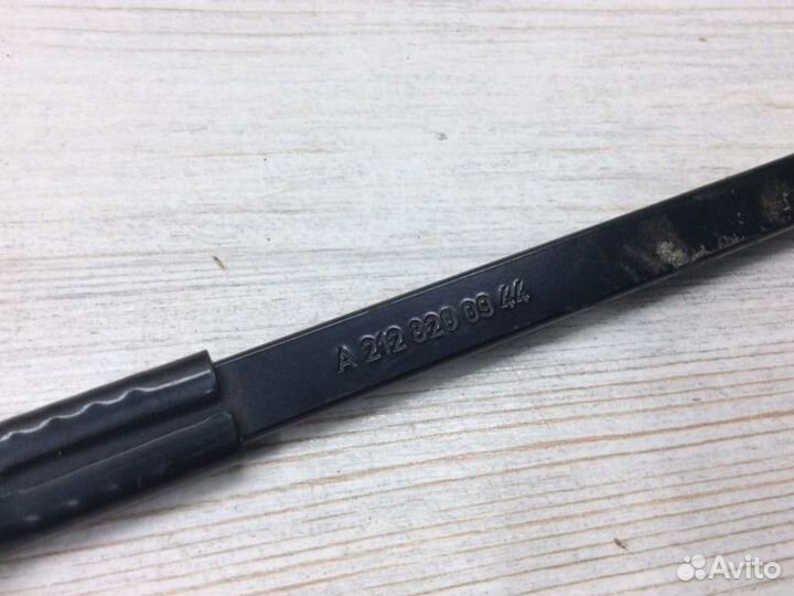 Поводок стеклоочистителя передний правый Mercedes