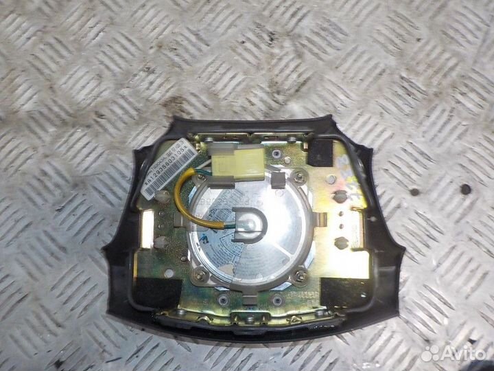 Подушка безопасности в рулевое колесо Mazda Demio