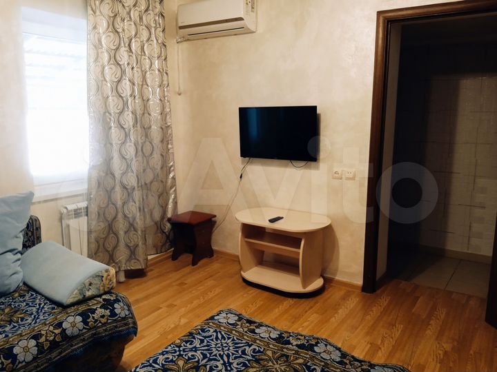 Комната 14 м² в 5-к., 1/1 эт.